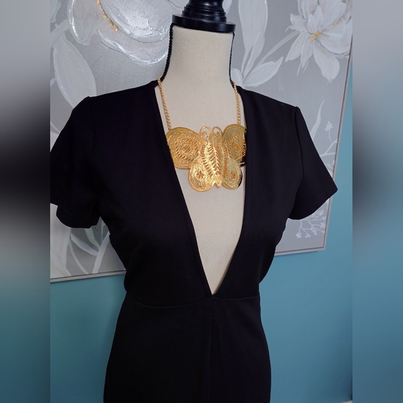 Chic Romper - Picture 2 of 5